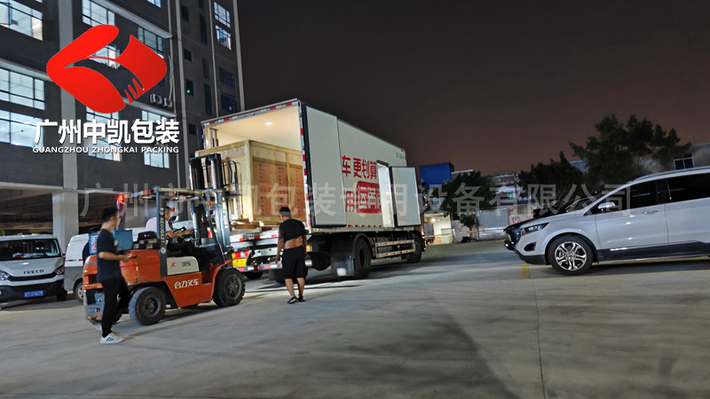 河南曹总2台西梅汁给袋式包装机4.jpg